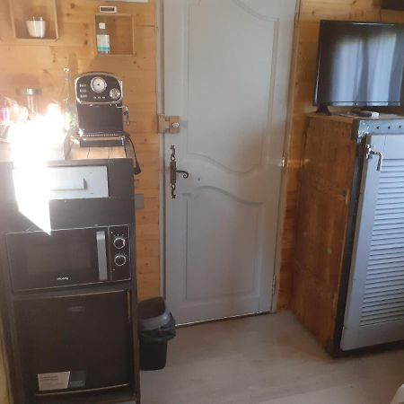 Roulotte Otel Nîmes Dış mekan fotoğraf